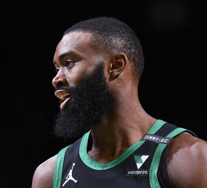 离谱的手感！库明加10投1中贡献4分7篮板3助攻（手感冰冷！库明加10投1中仅4分7板3助）