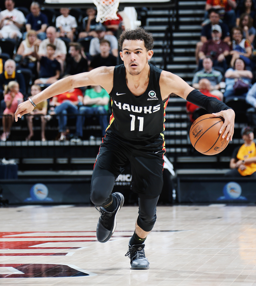 成都蓉城教练组现场观战中韩战，徐正源、金亨镒在场（成都蓉城教练组现身中韩之战现场，徐正源、金亨镒到场观战）