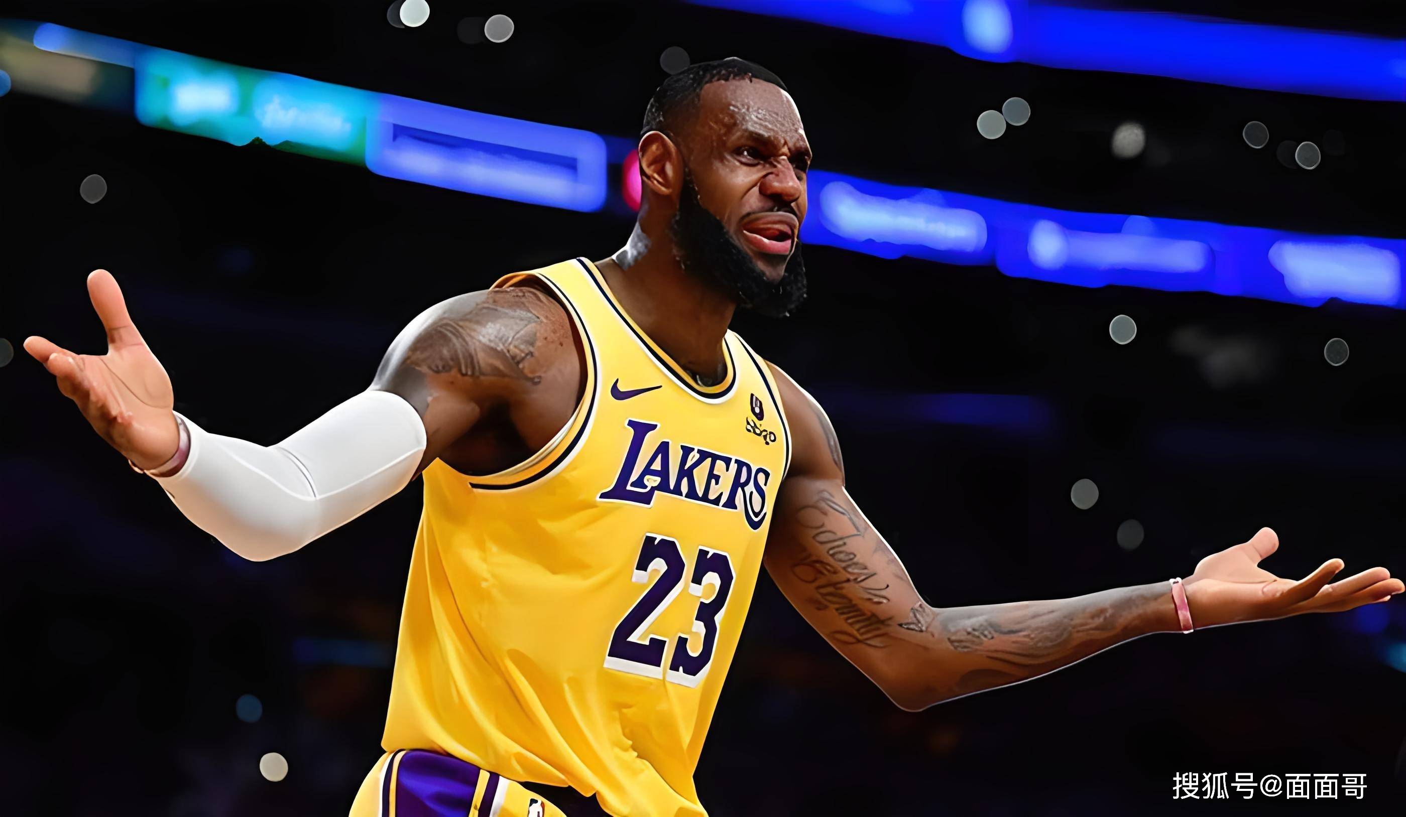 巴甲半场：克里斯蒂安头球破僵，克鲁塞罗暂1-0博塔弗戈（巴甲半场战报：克里斯蒂安头球先拔头筹，克鲁塞罗暂1-0领先博塔弗戈）