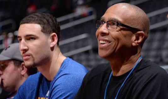 邮报：梅努希望冬窗离开曼联，有12家俱乐部对他感兴趣（邮报：梅努意欲今冬离开曼联，12家球队有意引进）