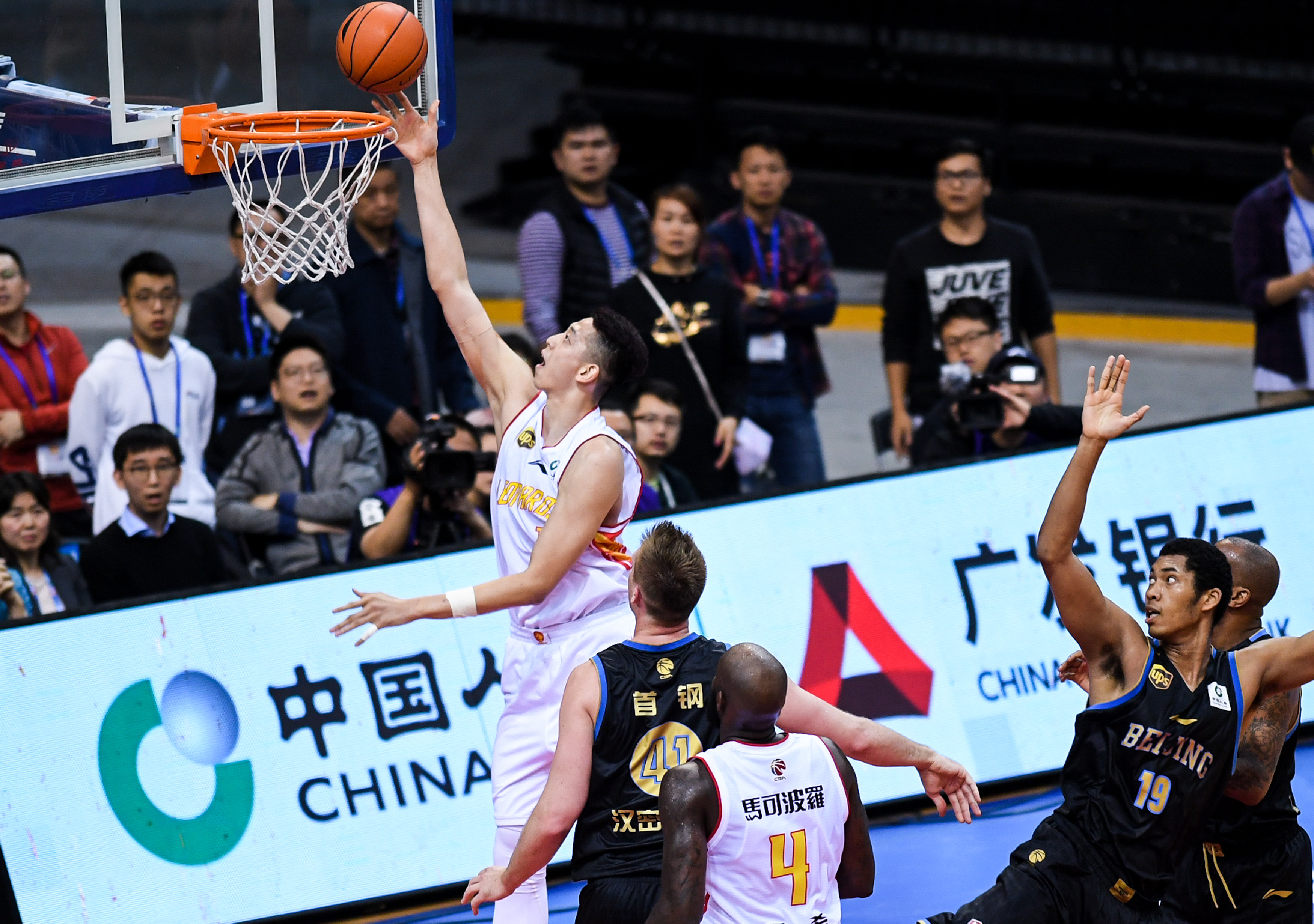 合同即将到期？内马尔：我目前的首要任务是放在桑托斯身上（合同将至期满，内马尔：当下重心在桑托斯）