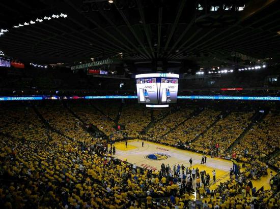 基本锁定世界杯席位，哈兰德和挪威队友赛后在更衣室激情庆祝（世界杯门票基本到手，哈兰德与挪威队友赛后在更衣室狂欢）